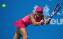 Halep átgyalogolt kazah ellenfelén 