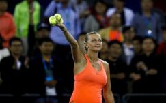 Kvitová leteniszezte a pályáról Halepet a vuhani elődöntőben