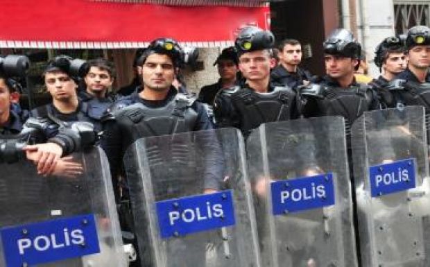 Több mint 12 ezer török rendőrt függesztettek fel állásából