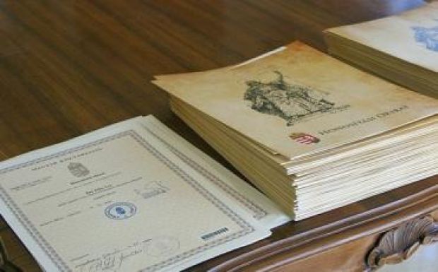 Harmincezren jutottak kettős állampolgársághoz az Eurotrans Alapítvánnyal