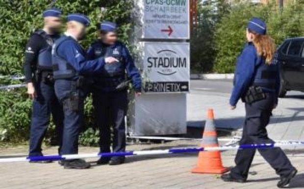 Késsel támadt egy férfi két rendőrre a belga fővárosban