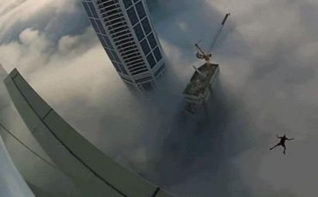 Ilyen a bázisugrás a felhők fölött