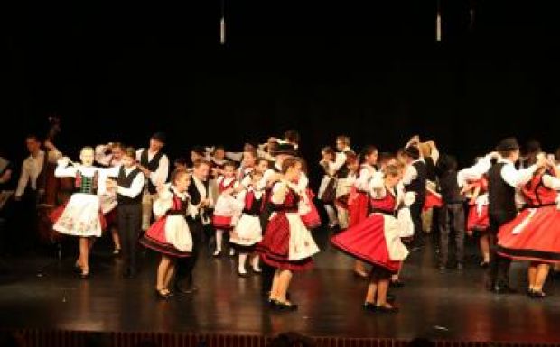 Hét nap és hét este ünnepelt a Maros Művészegyüttes