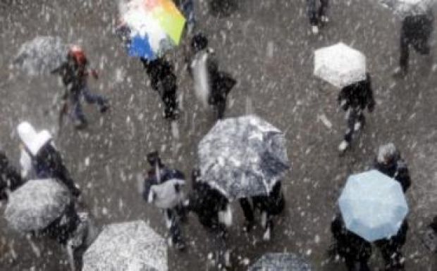 Sokadjára figyelmeztetnek a meteorológusok az eső, a szél és a havazás miatt