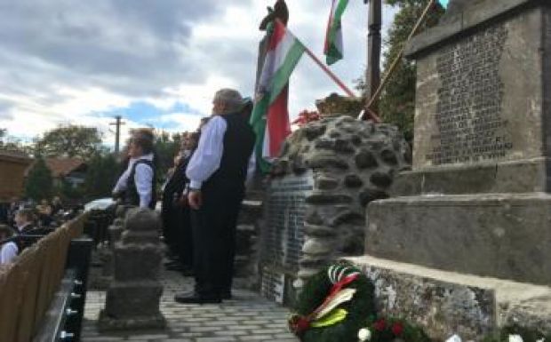 Az 1916-os áldozatokra emlékeztek Etéden és Siklódon