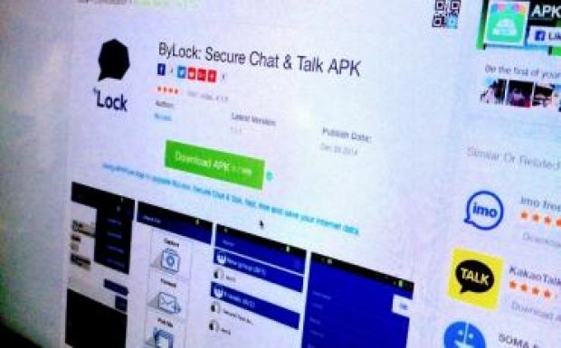 Üzenetküldő miatt ezreket rúgtak ki ismét Törökországban