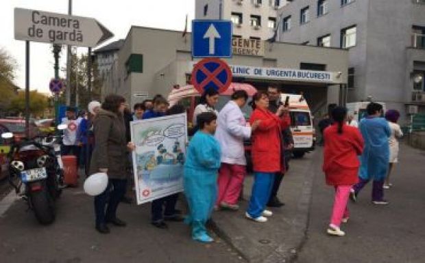 Figyelmeztető sztrájkot tartottak a kórházak alkalmazottai