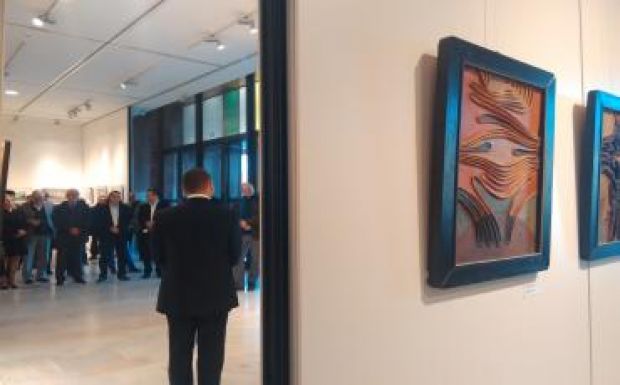 Bőrszerelem – Pest megyei iparművész kiállítása nyílt meg Csíkszeredában