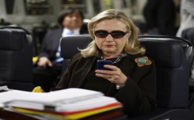 Szakértők: orosz hackerek lopták el Clinton levelezését