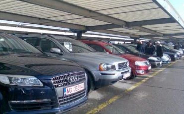 Új környezetvédelmi adó: az autós annyit fizet, amennyi üzemanyagot eléget