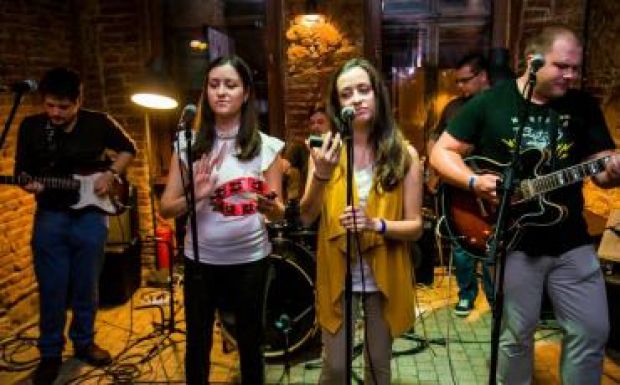 „Kár, hogy Erdélyben nincs kialakult klubhálózat” – az Ego Sum együttes tagjaival beszélgettünk