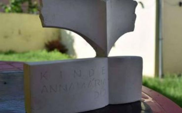 Novemberben helyére kerül Kinde Annamária síremléke