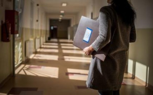 Király András: a diákok anyanyelvén kell beírni az ellenőrzőbe a minősítéseket