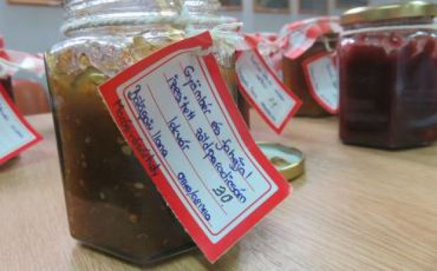 Csípőspaprika-lekvár is indult az első marosvásárhelyi gyümölcsíz-versenyen