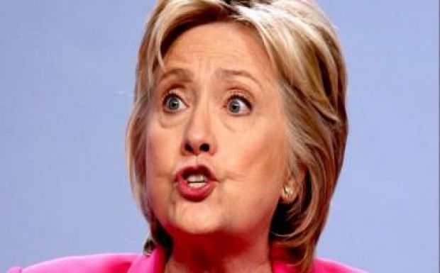 Tizenegy százalékkal visszaesett Hillary Clinton előnye az FBI-nyomozás miatt