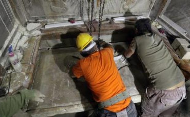 Több száz év után felnyitották Jézus sírját