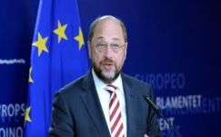 Schulz: „Orbán veszélyes játékot űz”