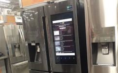 Valaki pornót csempészett egy hűtő képernyőjére