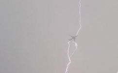 Izlandi repülőgépbe csapott egy villám