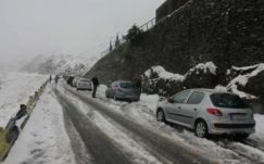 Máris nehezíti a közlekedést a havazás, téligumikkal közlekednek a Transzfogarason