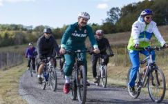 Együtt járta be biciklivel a magyar és a szlovén államfő az Őrség egy részét