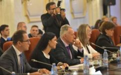 Borbély László: a menekültügyi kérdésre globális megoldást kell találni