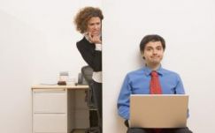 Végre nyugodtan facebookozhatunk a munkahelyünkön!