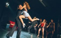 Tánctanítással nyitja az évadot az András Lóránt Társulat 