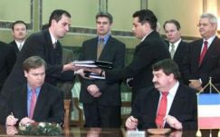 Feladták: már nem keresi az ügyészség az eltűnt Bechtel-szerződést