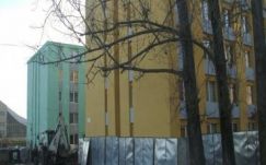 Jövő év végéig lebontják Sepsiszentgyörgyön a „berlini falat”