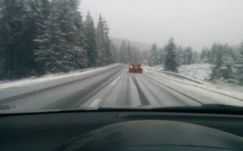 Nehézkes a közlekedés Hargita megyében a télies időjárás miatt