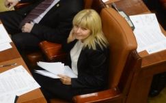 Megvonta az alsóház Elena Udrea mentelmi jogát