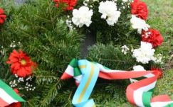 Megszavazta a hivatalos ceremóniák központi szabályozását a képviselőház