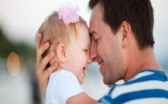 A „hős anyák” után a „hős apáknak” is járadékot adna a magyarellenes képviselő