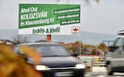 Ezért távolították el az RMDSZ kolozsvári óriáspannóit