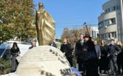 Emlékművet avattak és felvonulást szerveztek a Colectiv-tragédia áldozatainak emlékére Bukarestben