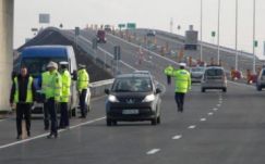 Üldözésbe vettek a rendőrök egy gyorshajtót az észak-erdélyi autópályán