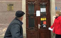 Elégedetlen ügyfelek kilincselnek a postahivataloknál Háromszéken