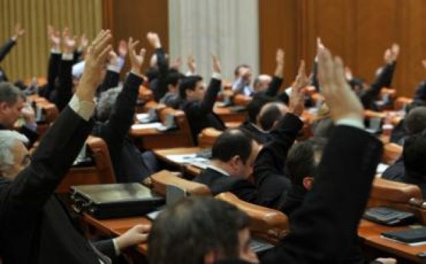 Jövő héten szavaz a képviselőház az újabb közalkalmazotti béremelésekről
