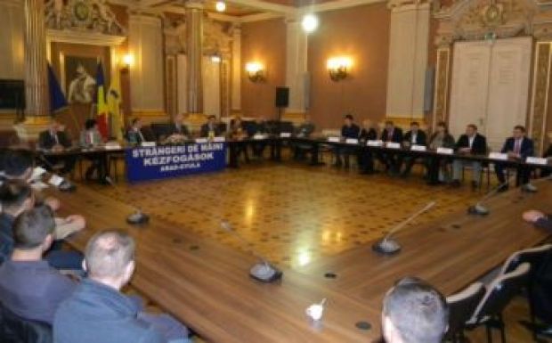 Huszonkét éves a „Kézfogások”