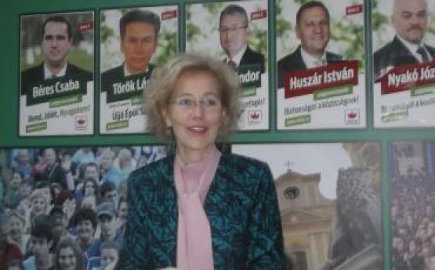 November harmadika óta ingyen dolgoznak a nők 