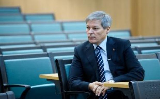 A kormány az alkotmánybíróságra küldi a populista törvényeket