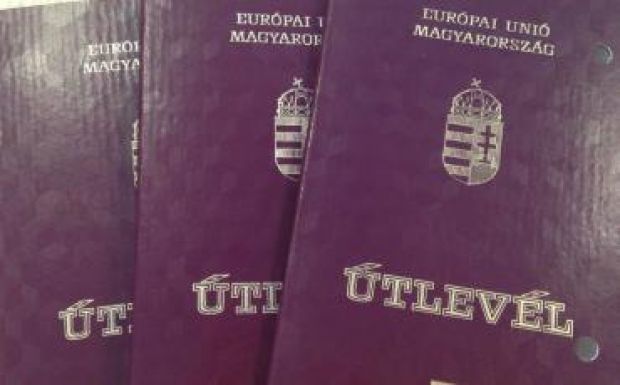 Lebuktak a magyar állampolgárságot pénzért áruló hivatalnokok