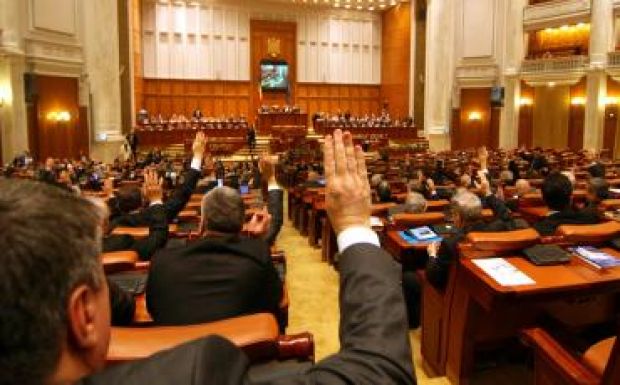Nem szavaz újból a képviselőház a béremeléseket előíró jogszabályról