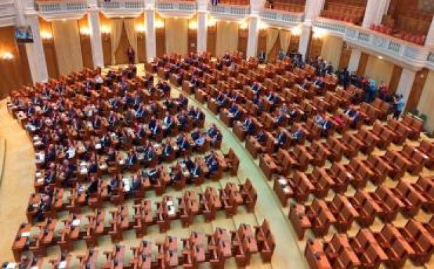 Béremelés: feljelenti a PNL a plenáris ülés három vezetőjét