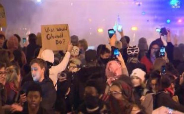 Lelőttek egy személyt a Trump-ellenes tüntetésen