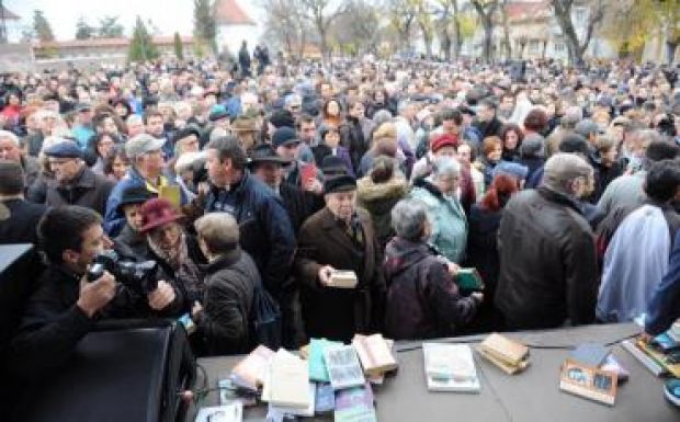 „Ne hagyjuk az iskolát!” – több ezer magyar ember tüntetett Marosvásárhelyen
