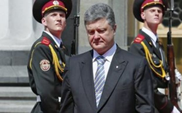 Porosenkóval is telefonon egyeztetett Trump  