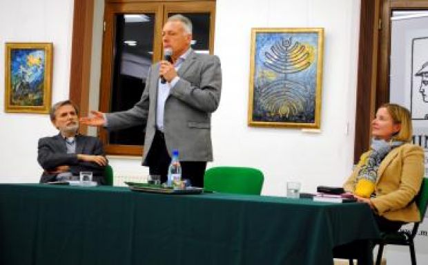 Nem elszigetelődni, hanem részt venni – beszélgető-könyv jelent meg Borbély Lászlóról