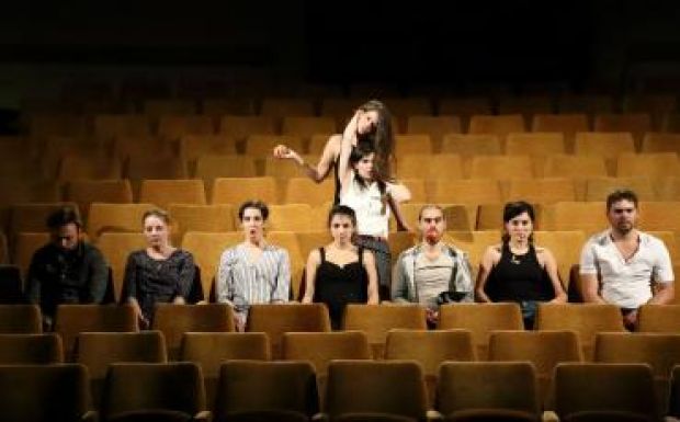 Saját történeteiket viszik színpadra a marosvásárhelyi végzős színi hallgatók